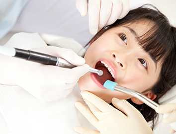 歯根の先端の治療